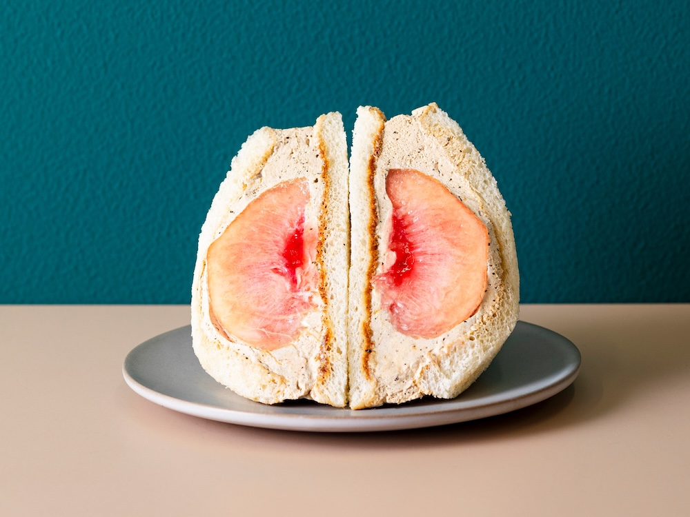 「Be! FRUITS SANDWICH」で販売される「桃とアールグレイサンド」1包2切入り・税込み1,080円