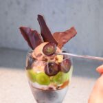 「果実とチョコレートのパフェ -シャインマスカットとピオーネ-」イメージ