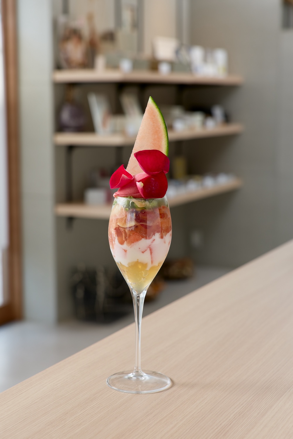 【昼の部】「Kazu Bake」の「スイカとフランボワーズバジル、無花果カポナータのパフェ」1,600円