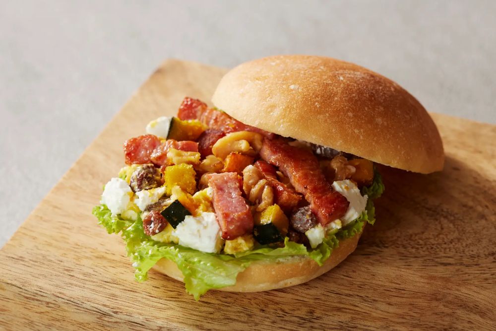 「パンプキンサラダバーガー」税込み680円