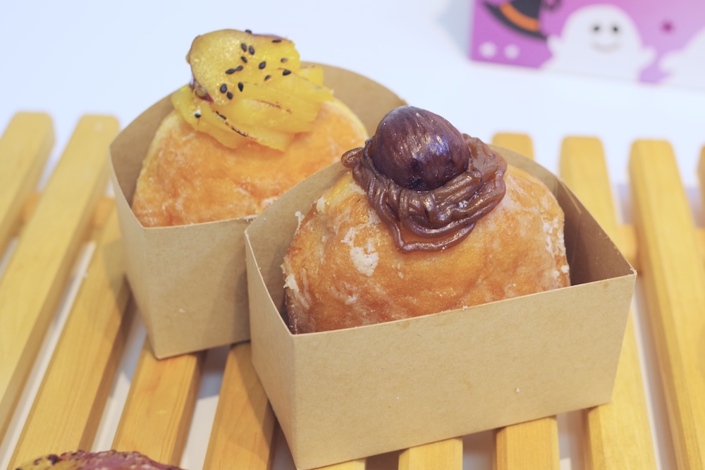 上から「焼き紅あずま生マラサダ」税込み420円、「焼き和栗モンブラン生マラサダ」税込み420円