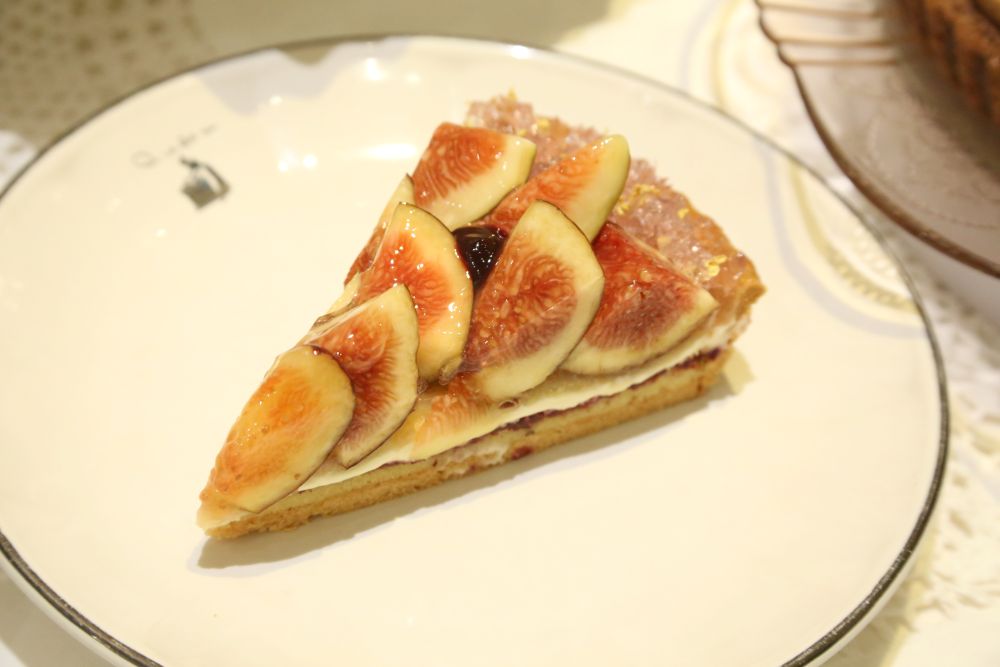 「イチジクとカシスのタルト～ヨーグルト風味～」1ピース・税込み1,134円、ホール・税込み11,340円