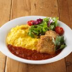 「北海道産豚肉とチーズのオムライス~トマトソース~」税込み1,540円