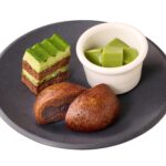 「和心ちょっと贅沢菓子皿」税込み340円、「和心ちょっと贅沢菓子皿とお抹茶のセット」税込み550円