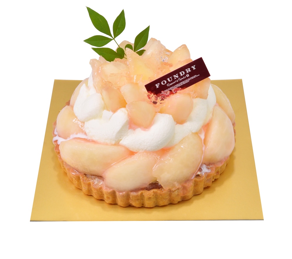 8月28日まで販売される「ファウンドリー」の「桃と紅茶のタルト」税込み3,996円