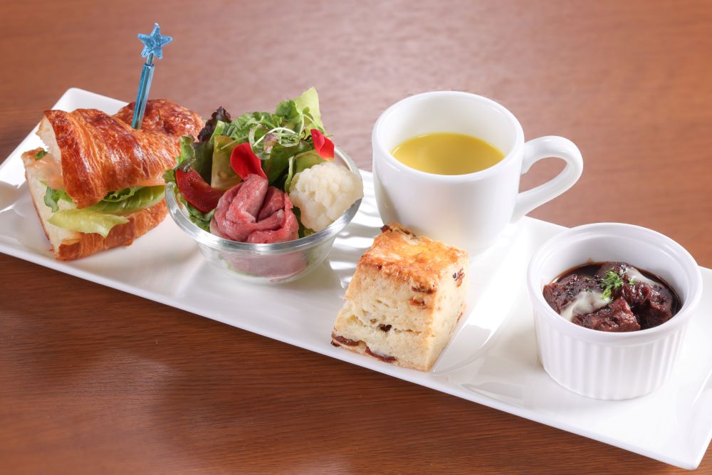 「40th Anniversary MIYAKO HOTEL OSAKA Afternoon Tea ～L’ histoire du gâteau～」イメージ