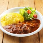 通常メニューの「ビーフストロガノフオムライス」イメージ
