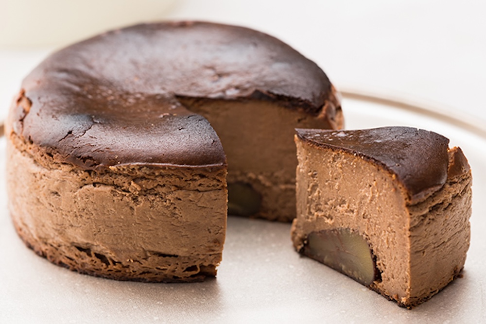 「チョコレートのバスクチーズケーキ 笠間の栗入り」イメージ