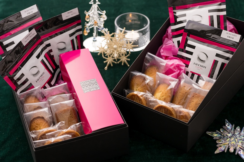 1階のペストリー＆ブティック 「フォション」で11月16日より期間限定販売する「クリスマスハンパー」ノエル・ライト・税込み7,500円、グラン・ノエル・税込み10,000円
