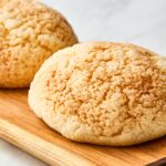 9月1日〜10月31日に販売される「メロンパン」税込み300円