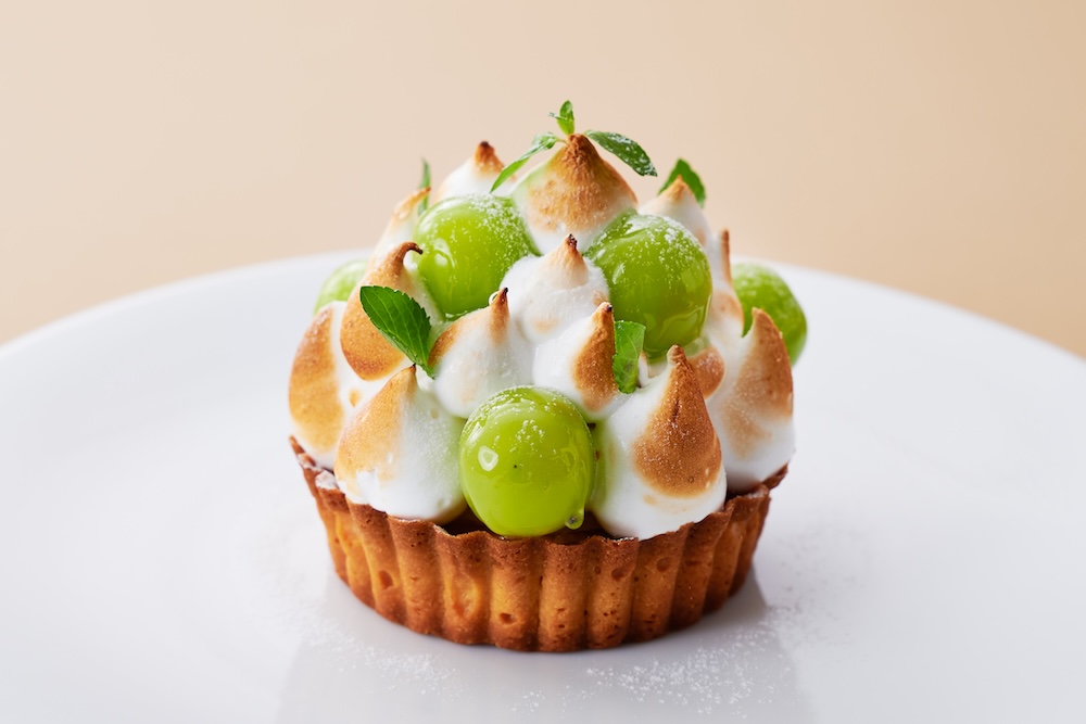 「37 ステーキハウス & バー」の六本木ヒルズ限定・1日10食限定「シャインマスカットとさつまいもムースのタルトレット」イートイン・税込み1,800円