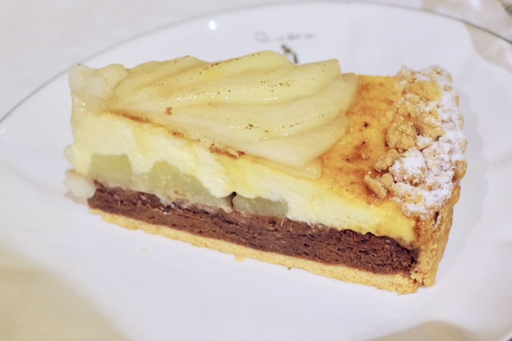 「洋梨のシブーストとチョコレートのタルト」イメージ