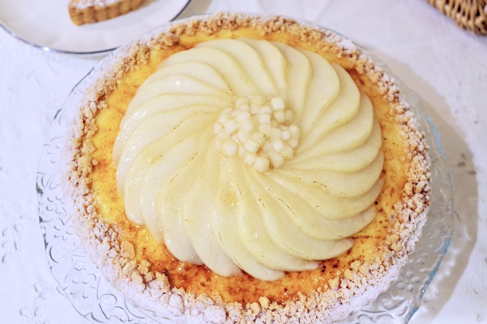「洋梨のシブーストとチョコレートのタルト」イメージ