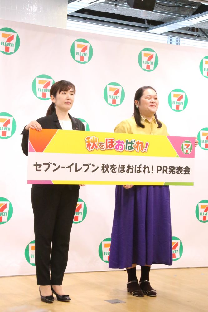 左からセブン‐イレブンの飯野めぐみさん、ぼる塾の田辺智加さん
