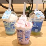 左から「チルタリスのココナッツブルーラテ」、「ニンフィアのルビーチョコレートラテ」、「ルカリオのゆずレモンスカッシュ」各種税込み990円