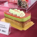 12月1日より発売する「クリスマスベリーとピスタチオショコラのバトン」税込み2,160円