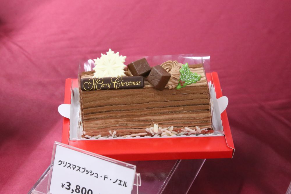 12月1日より発売する「クリスマスブッシュ・ド・ノエル」税込み3,800円
