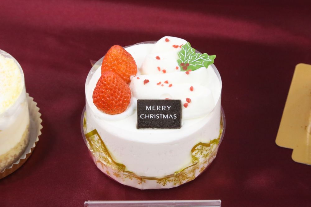 12月6日より発売する「クリスマス苺のミニショートケーキ」税込み1,800円