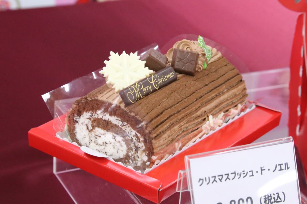12月1日より発売する「クリスマスブッシュ・ド・ノエル」税込み3,800円