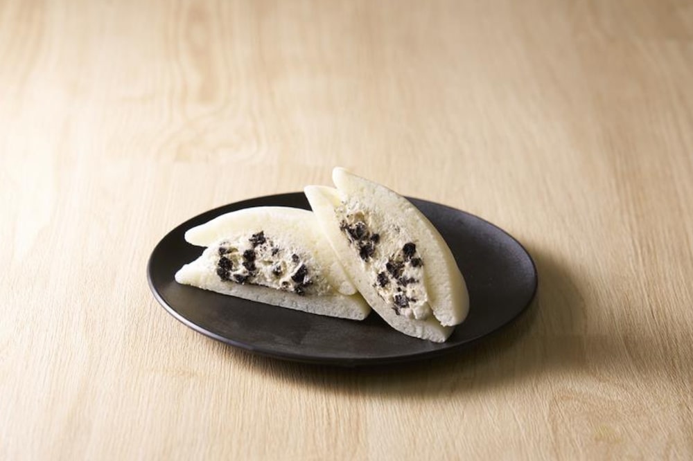 「もちっと白いどら焼 クッキー&クリーム」イメージ