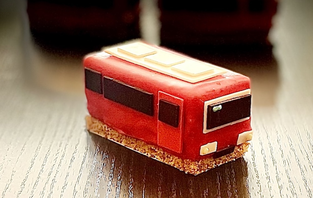 鉄道の日ケーキ「スカーレット」イメージ