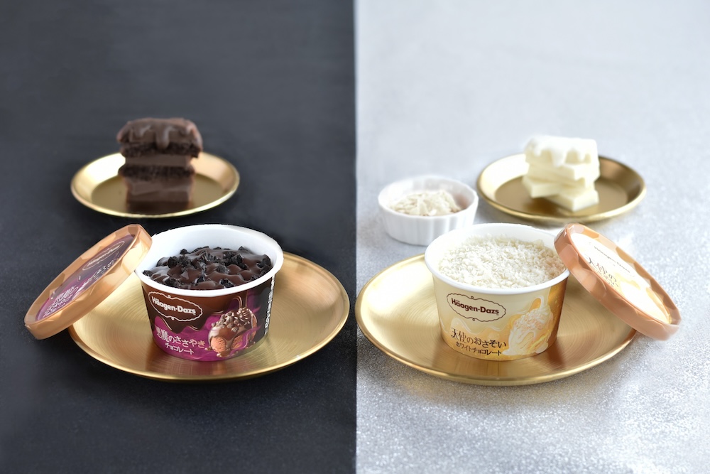 左から「ミニカップ 悪魔のささやき『チョコレート』」、「ミニカップ 天使のおさそい『ホワイトチョコレート』」