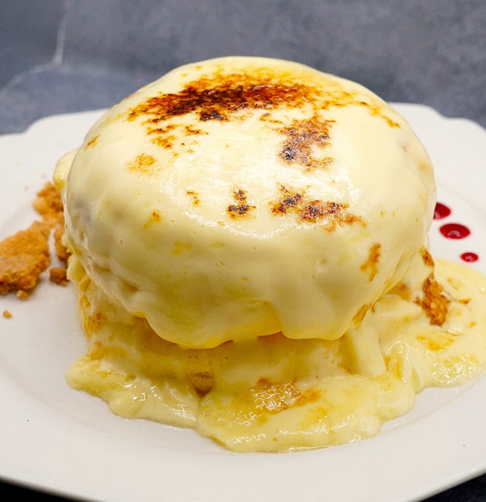 「ブリュレカスタードスフレパンケーキ～バニラジェラート添え～」1,500円