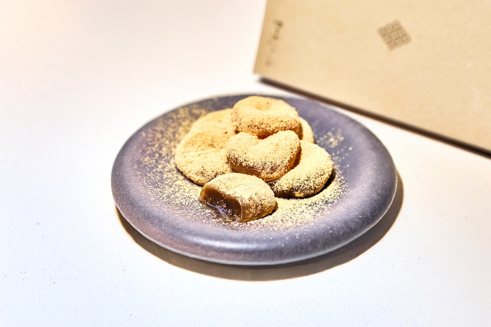 新作「ハナレのわらび餅」6個入り・税込み1,728円
