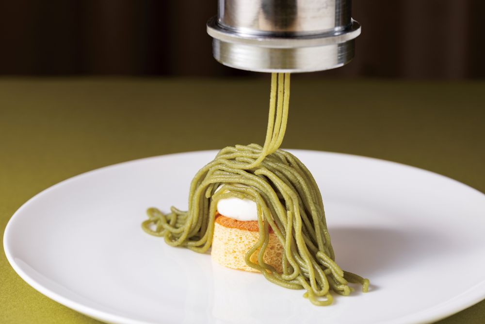 「ランチ&シャインマスカットスイーツビュッフェ」税込み6,831円（サービス料含む）