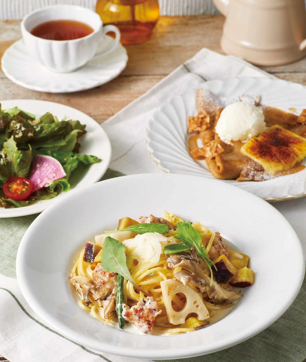 10月9日〜11月12日に一部店舗で販売される「パスタ サルシッチャとさつまいもの4種チーズソース」お茶付き・税込み1,683円