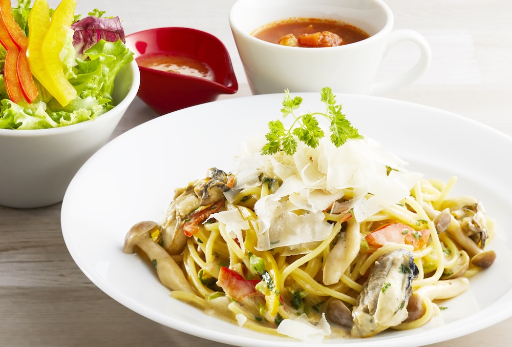 「濃厚ポルチーニクリームと牡蠣の贅沢生パスタ」税込み1,859円