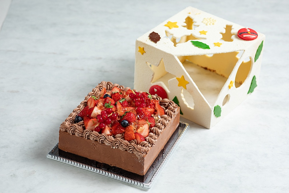 「まるでおもちゃ箱のような東京産苺のチョコレートケーキ」税込み20,000円