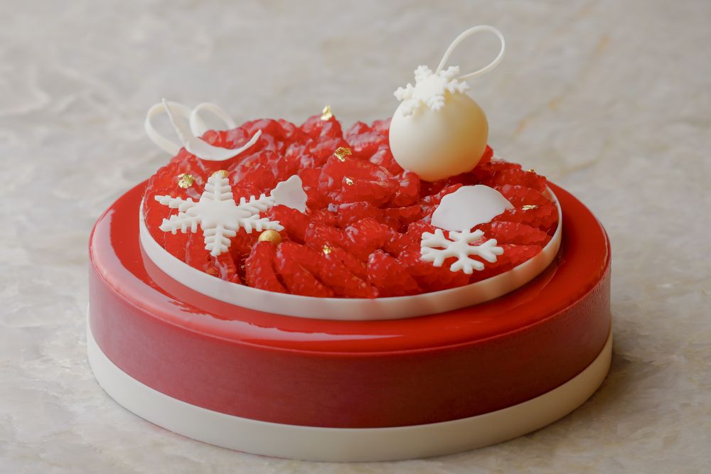 2サイズ展開の「クリスマスローズムースケーキ」5,500円から