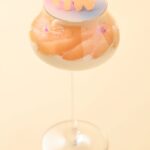 「グラフィティ・ペア―・パフェ(GRAFFITI PEAR PARFAIT)」単品・税込み3,500円、アフタヌーンティーセット・税込み10,000円(いずれもさいーびす料含む)