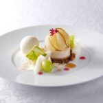 「ほうじ茶のチーズテリーヌ フレッシュな“加賀しずく”とシャーベットを添えて」税込み2,700円