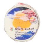 「お月見ベーコンエッグおむすび」税込み243円（北海道一部、東北を除く）