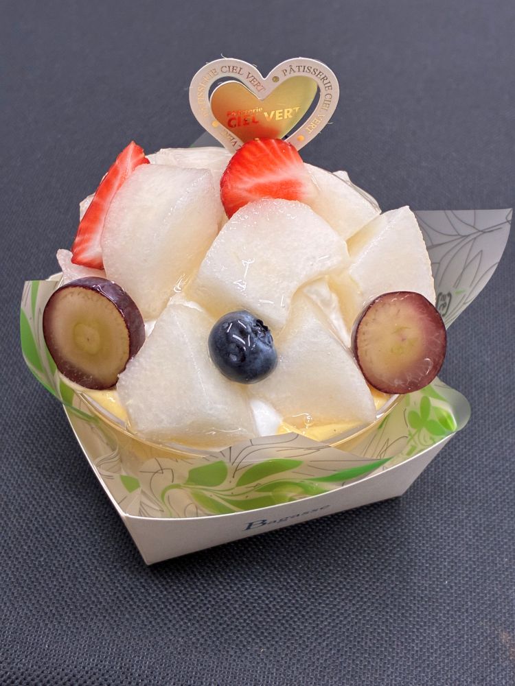「パティスリーシエルヴェール」にて販売中の「恵水のパフェ」税込み580円