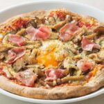 「3種きのこと炙り生ハムのピザ」税込み989円