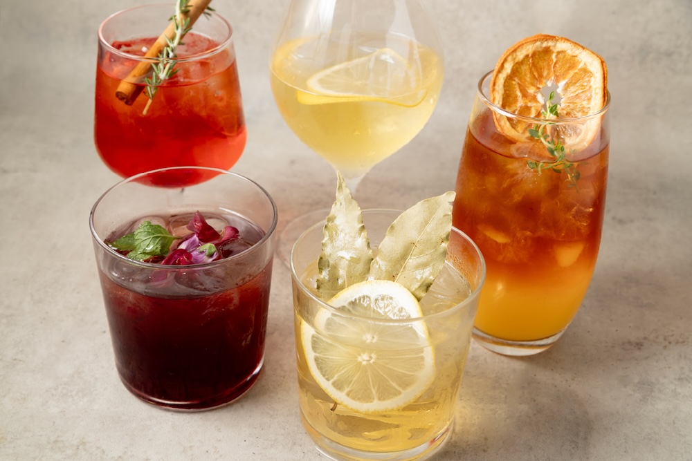 「ブレンドティーカクテル」はアルコール・ノンアルコールの全7種類。税込み920円〜
