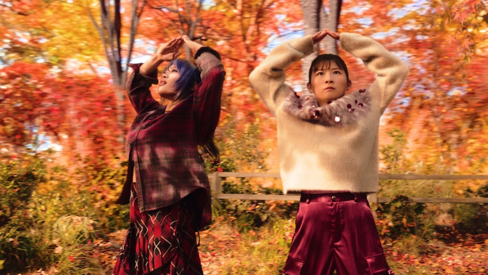 テレビCM「三角チョコパイ 黒といちごミルク風 『いちごの暴力』篇」イメージ