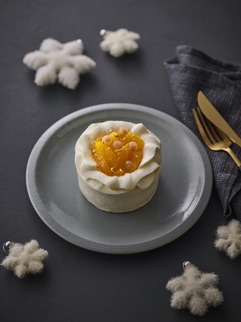 2サイズ展開される「ダイニング サーティースリー パティスリー ア ラ メゾン」の「ノエルオランジュ」1,100円〜