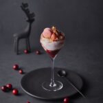 11月14日より販売される「毛利 サルヴァトーレ クオモ」の「カシスをきかせたギリシャヨーグルトとイチゴの贅沢パフェ」1,870円