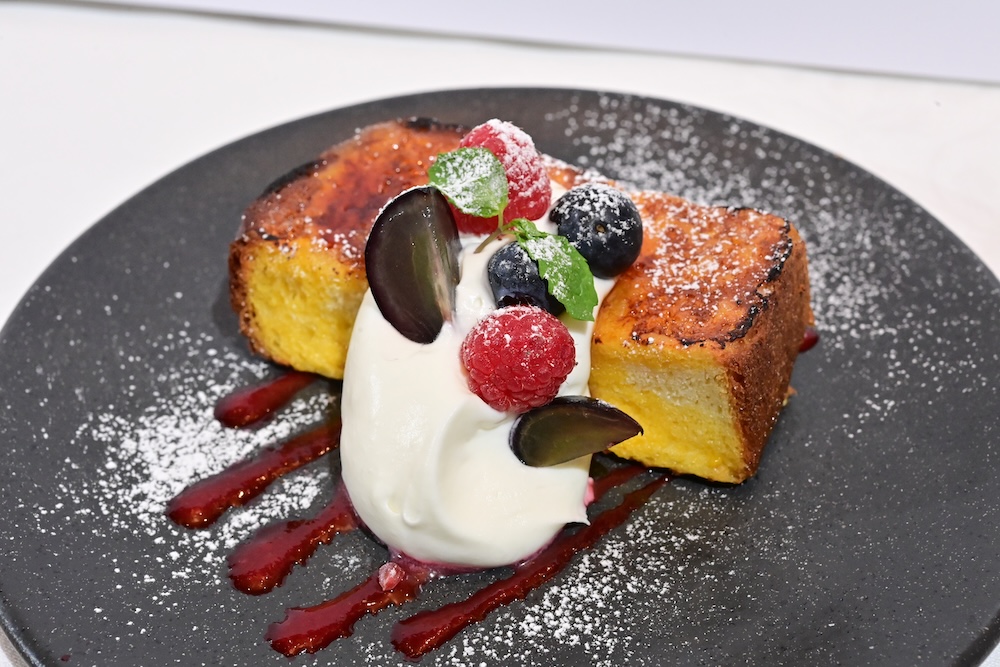 凍結卵と乾燥卵を使った自家製ブリオッシュのフレンチトーストのイメージ