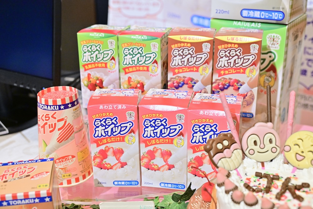 家庭用ホイップクリーム「らくらくホイップ」シリーズのイメージ