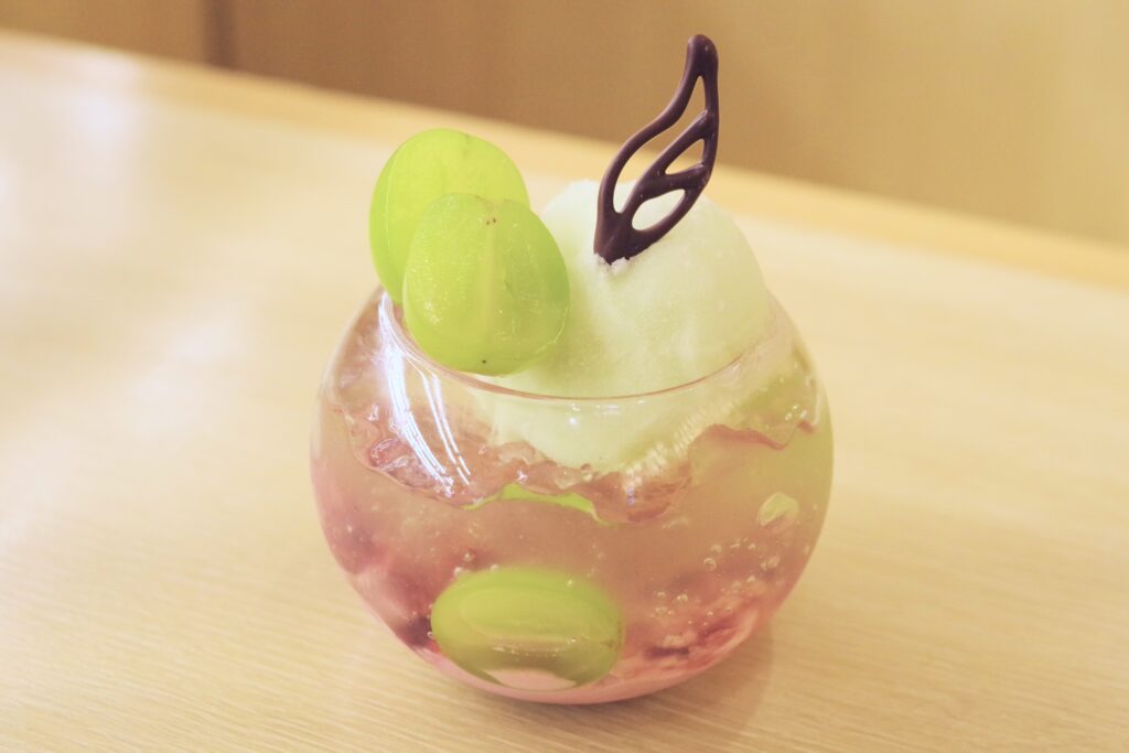 「エメラルドマスカットパフェ」税込み800円