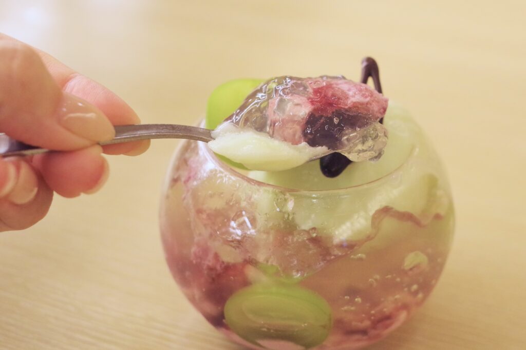 「エメラルドマスカットパフェ」税込み800円
