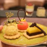 左から「メイプルクリーム」、「ラズベリーレアチーズケーキ」、「オレンジとチョコレートのミニブッシュ・ド・ノエル」イメージ