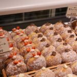 左から「いちごクリーム」税込み400円、「生チョコクリーム」税込み360円