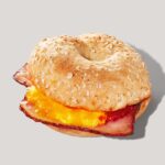 「ベーコンエッグチーズ ベーグルサンド」税込み440円