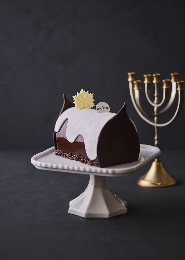 2サイズ展開される「ルノートル」の「ブッシュ・スー・ラ・ネージュ」1,404円〜